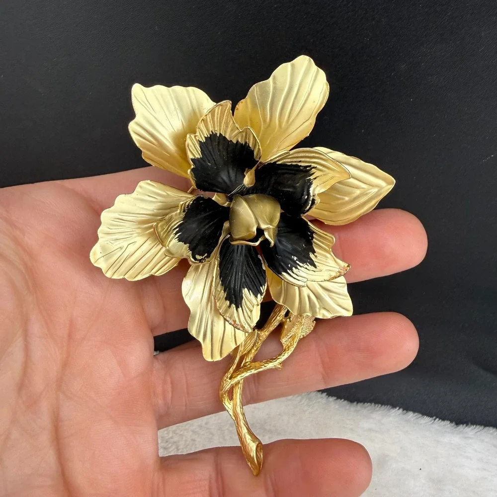 Vintage Hedy Flower Brooch Gold Black Enamel Textured Floral Pin READ